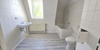 Bad mit Wanne