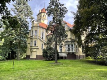 Ideal als Seniorenresidenz! Historische Schlossanlage mit Gutshof sucht Schlossherr und Investor!