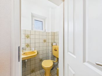 Hinterhaus Gäste-WC EG - Lütt Immobilien - Schellhorn