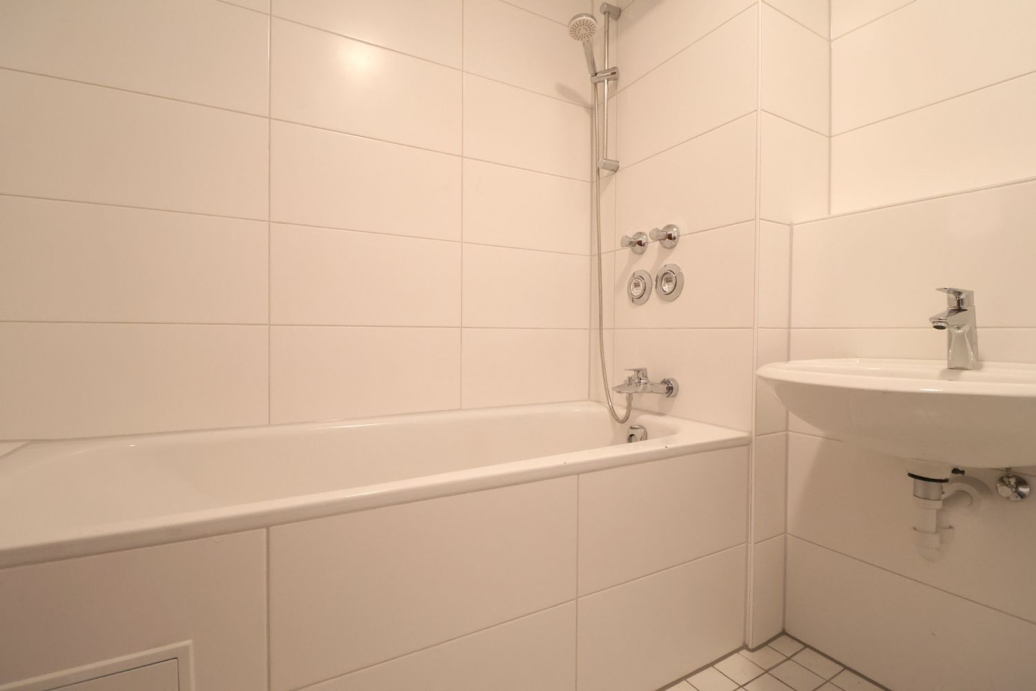 4 Zimmer-Wohnung mit Rheinblick in Weil am Rhein – Friedlingen - Photo 4