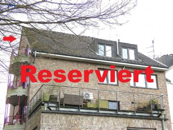 Aachen-Laurensberg! Renovierte Dachgeschosswohnung mit Stellplatz und Balkon.