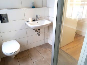 Badezimmer mit Dusche