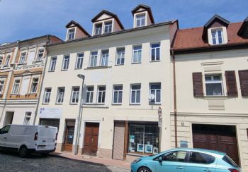 Objektansicht mit sanierten Umfeld