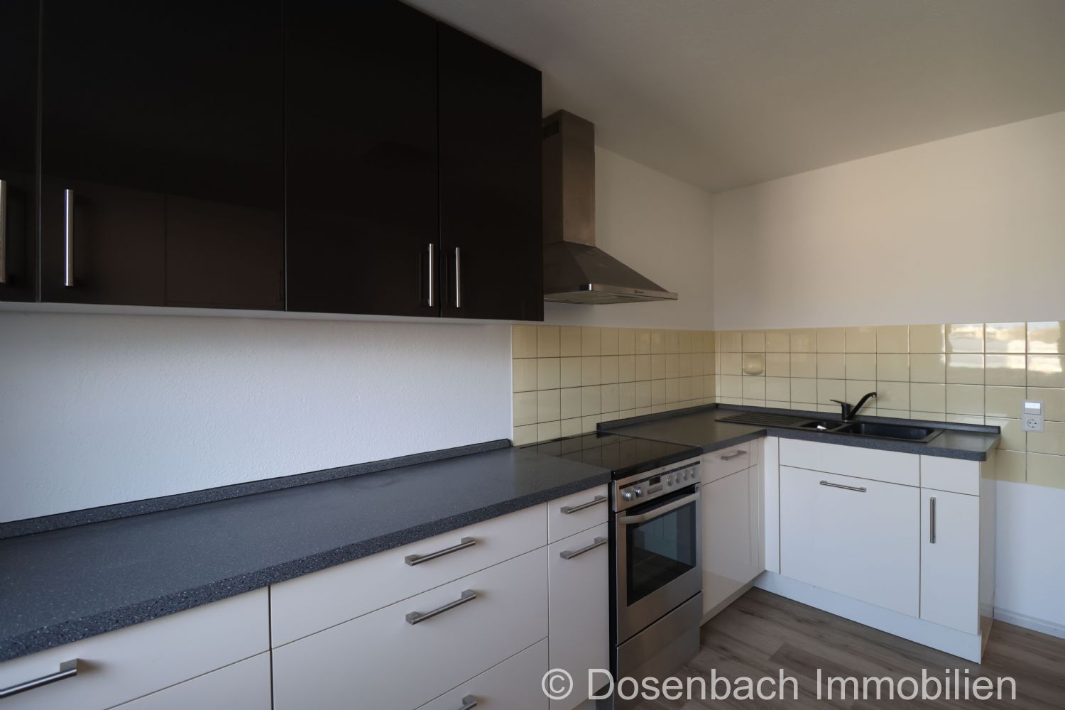 Bequem und zentrumsnah wohnen: Renovierte 3-Zimmer-Wohnung mit Lift und Tiefgarage - Foto 4