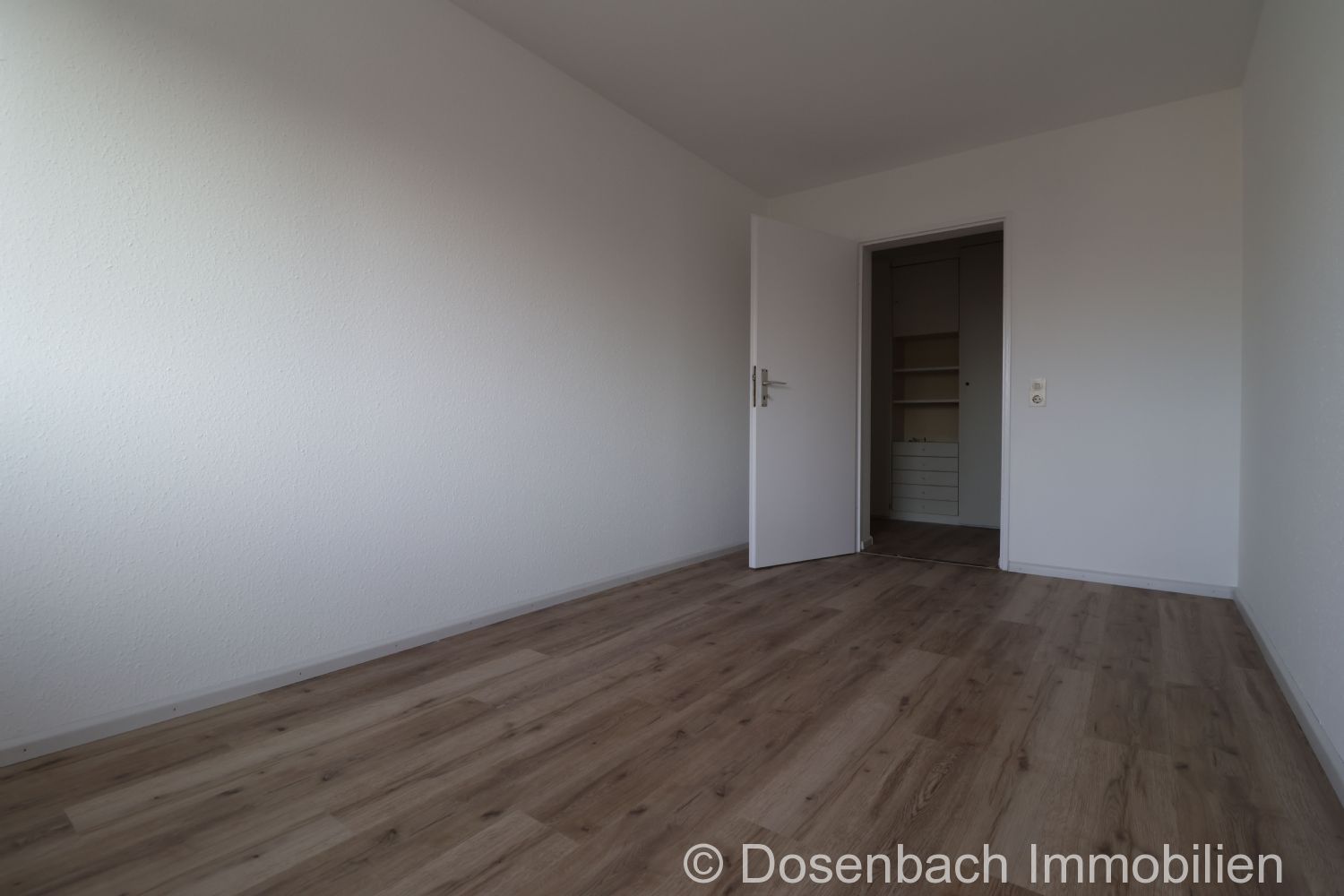 Bequem und zentrumsnah wohnen: Renovierte 3-Zimmer-Wohnung mit Lift und Tiefgarage - Foto 3