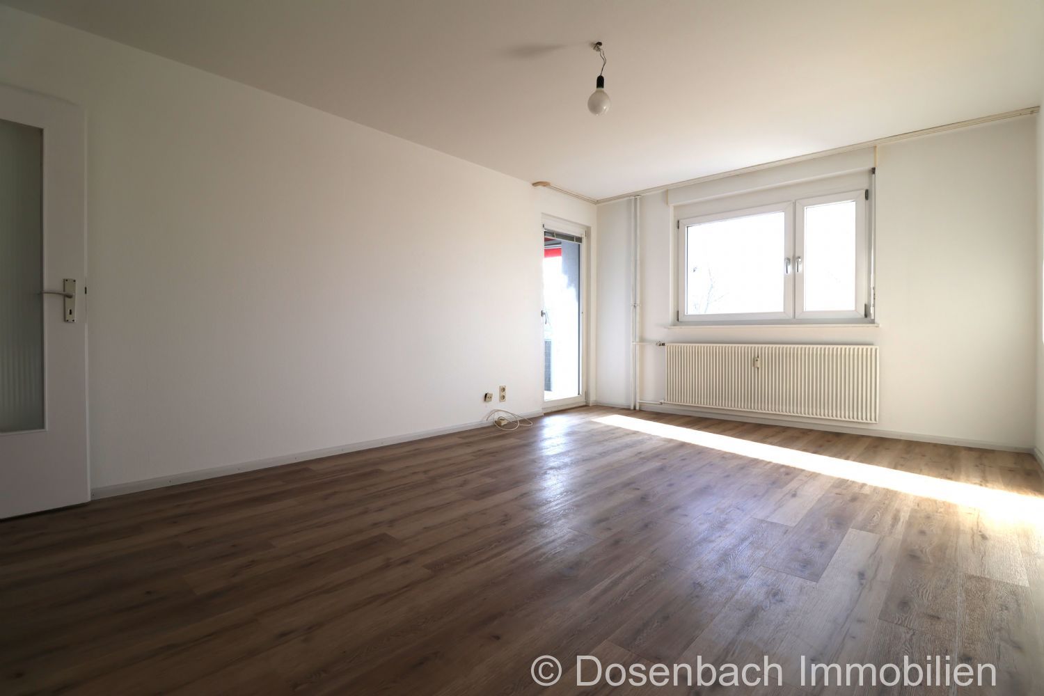 Bequem und zentrumsnah wohnen: Renovierte 3-Zimmer-Wohnung mit Lift und Tiefgarage - Photo 1