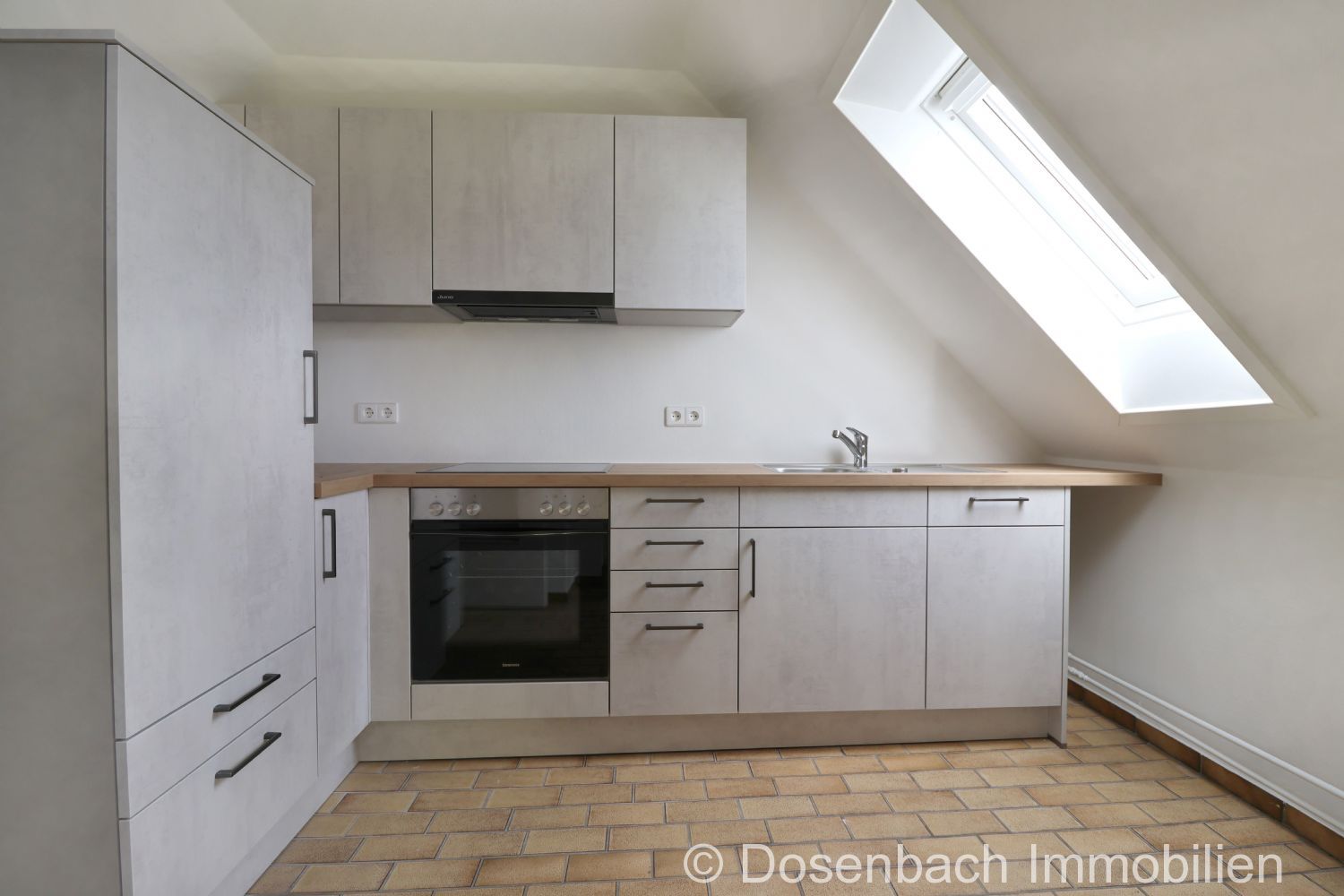 Renovierte 2-Zimmer-Wohnung mit EBK und Balkon - Photo 2