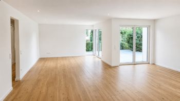Wohn- und Esszimmer mit Terrasse