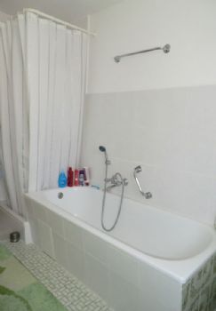 Bad mit Badewanne