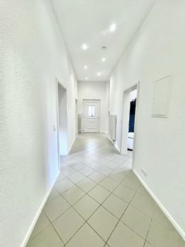 Flur mit LED Beleuchtung