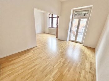 Wohn- u. Esszimmer mit Zugang zur 