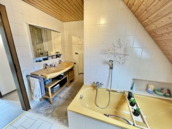 Tageslichtbad mit Dusche