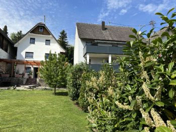 Zweigenerationenhaus mit Ökonomiegebaüde