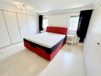Schlafzimmer 4 mit Einbauschränken 