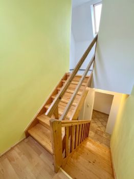 Holztreppe ins 1. OG