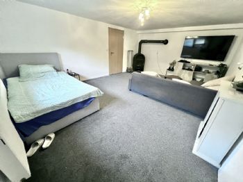 Wohn- und Schlafzimmer 1