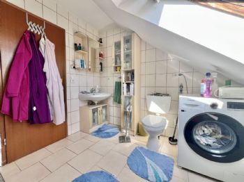 Tageslichtbad mit WC und