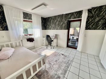 Schlafzimmer 3 mit Zugang zur Terrasse