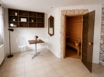 Mit Sauna und kleiner Küche
